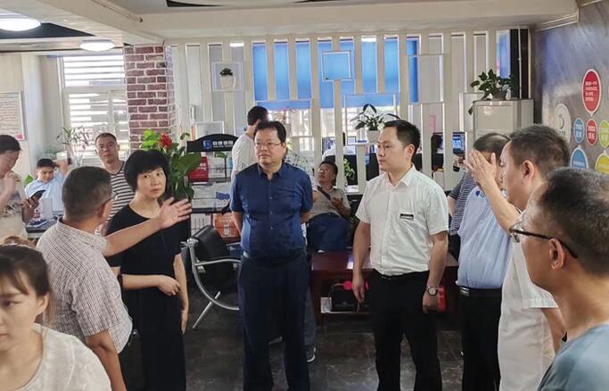 漢濱區(qū)政協(xié)考察團一行蒞臨 德隆公司調(diào)研指導