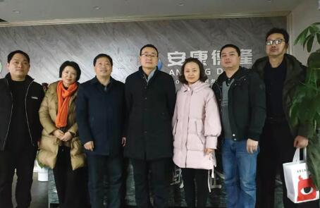 市、區(qū)科技局一行領導蒞臨參 觀指導